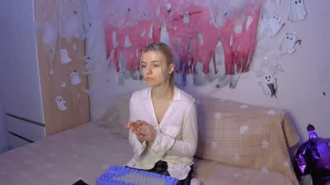 Your kitty online show from December 10, 2024, 3:12 pm