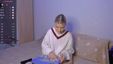 Your kitty online show from December 17, 2024, 2:44 am