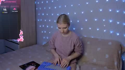 Your kitty online show from October 12, 2025, 3:44 pm