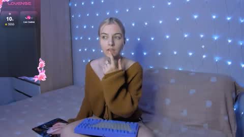 Your kitty online show from October 16, 2025, 3:35 pm