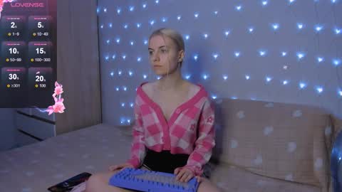 Your kitty online show from November 12, 2025, 4:07 pm