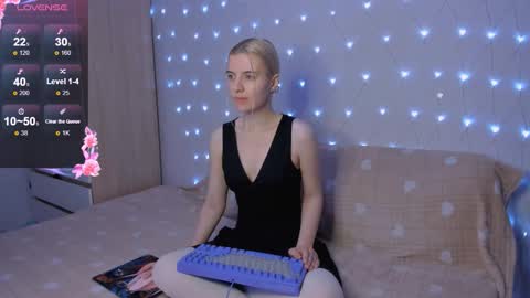 Your kitty online show from December 3, 2025, 3:43 pm