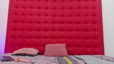 maite_smith69 online show from March 4, 2025, 3:04 pm