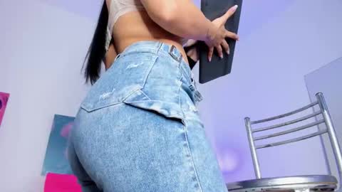 mai  online show from November 5, 2025, 7:14 pm