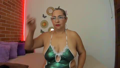 maja_hills online show from December 22, 2024, 3:22 pm