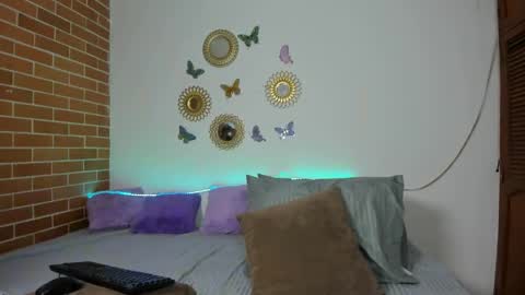 maja_hills online show from January 13, 2025, 1:17 pm