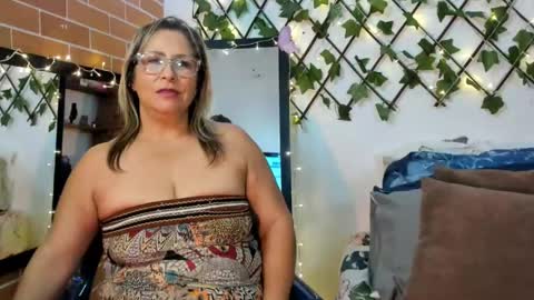 maja_hills online show from March 4, 2025, 8:49 pm