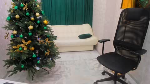 Snapshot of make_love_1 chatting on December 24, 2024, 3:27 am Chloe online show from December 24, 2024, 3:27 am