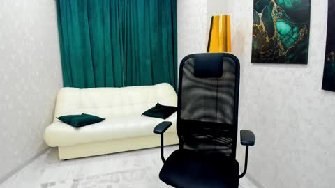 Snapshot of make_love_1 chatting on February 3, 2025, 2:14 am Chloe online show from February 3, 2025, 2:14 am