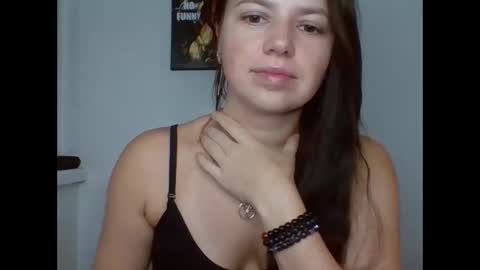 make_mesmile online show from October 21, 2025, 6:19 pm