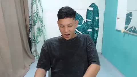 makehugecock online show from October 27, 2025, 8:13 pm