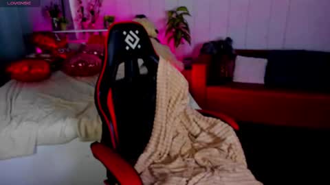 Makima online show from February 15, 2025, 11:50 am