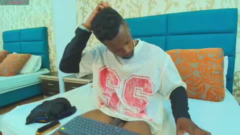 Snapshot of malcompierce chatting on September 28, 2025, 2:17 am Malcom online show from September 28, 2025, 2:17 am