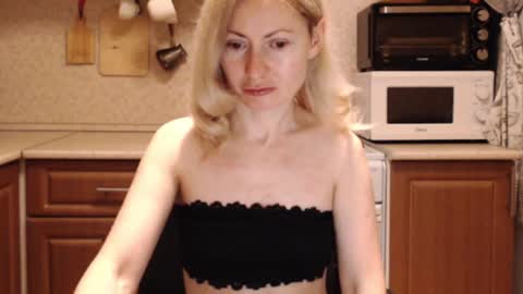 Malena online show from February 27, 2026, 9:37 pm