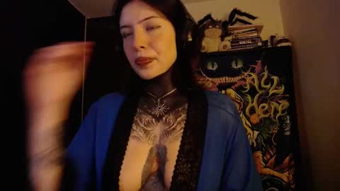 Snapshot of maliceinwonderland25 chatting on November 3, 2025, 3:52 am Alice Asylum online show from November 3, 2025, 3:52 am