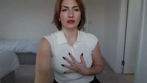 mallinia online show from March 9, 2025, 4:55 pm