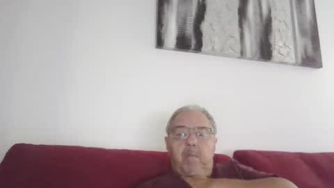 Snapshot of mambow99 chatting on October 19, 2025, 5:35 pm OLDMANFREE online show from October 19, 2025, 5:35 pm