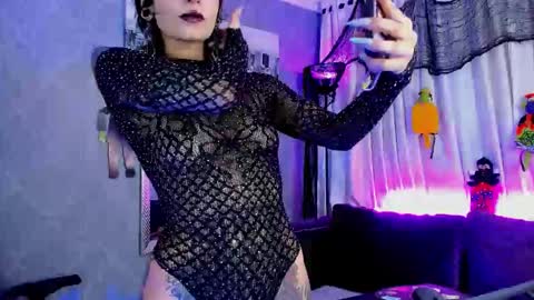 Snapshot of mamushka_ chatting on October 29, 2025, 5:47 pm online show from October 29, 2025, 5:47 pm