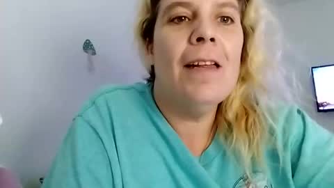 Snapshot of mandilube39 chatting on January 6, 2025, 4:04 am mindy22 online show from January 6, 2025, 4:04 am