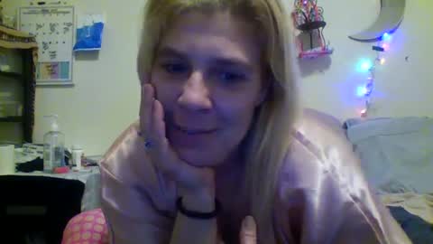 Snapshot of mandilube39 chatting on February 2, 2025, 2:06 am mindy22 online show from February 2, 2025, 2:06 am