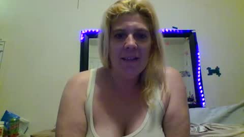 Snapshot of mandilube39 chatting on February 6, 2025, 7:56 am mindy22 online show from February 6, 2025, 7:56 am