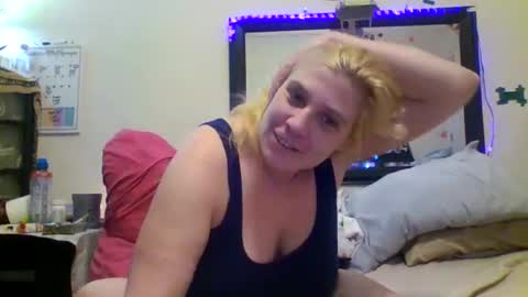 Snapshot of mandilube39 chatting on February 7, 2025, 9:37 am mindy22 online show from February 7, 2025, 9:37 am