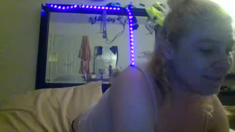 Snapshot of mandilube39 chatting on February 16, 2025, 11:38 am mindy22 online show from February 16, 2025, 11:38 am