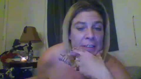 Snapshot of mandilube39 chatting on October 15, 2025, 9:42 am mindy22 online show from October 15, 2025, 9:42 am