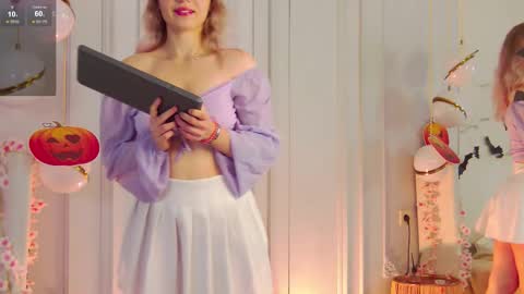 Snapshot of mandy_coles chatting on October 31, 2025, 5:19 am mandy_coles online show from October 31, 2025, 5:19 am