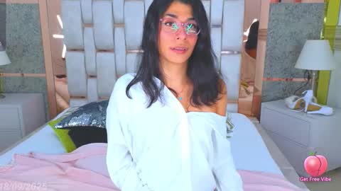 mandy_peaches online show from September 18, 2025, 5:31 am