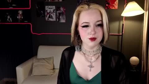 Luna online show from April 11, 2026, 10:25 pm