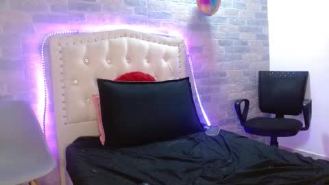 MANDY  online show from November 4, 2025, 12:26 pm