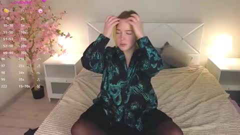 manic_pixie_ online show from February 1, 2025, 10:59 am