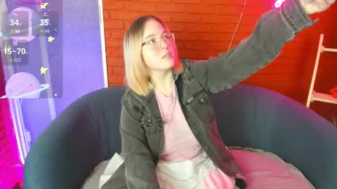 manic_pixie_ online show from October 17, 2025, 10:29 am