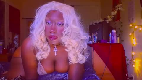 manicpixiedreamgirl__ online show from September 20, 2025, 6:20 pm