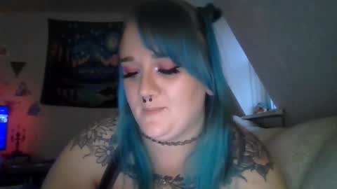 ManicPixiePop online show from November 11, 2025, 10:10 pm