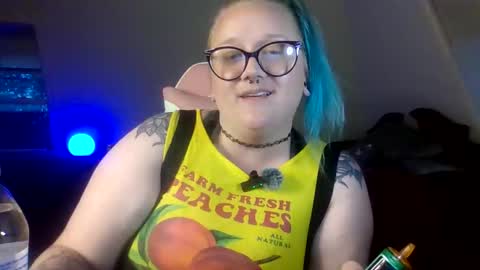 Snapshot of manicpixiepop chatting on May 8, 2026, 12:49 am ManicPixiePop online show from May 8, 2026, 12:49 am