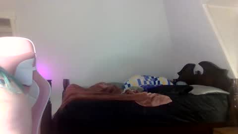 Snapshot of manicpixiepop chatting on May 11, 2026, 5:35 am ManicPixiePop online show from May 11, 2026, 5:35 am