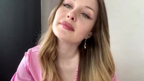 Snapshot of maniemarchitto chatting on April 10, 2026, 11:04 am Hey there my name is Sarah online show from April 10, 2026, 11:04 am