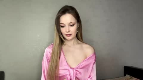 Snapshot of maniemarchitto chatting on April 23, 2026, 2:19 pm Hey there my name is Sarah online show from April 23, 2026, 2:19 pm