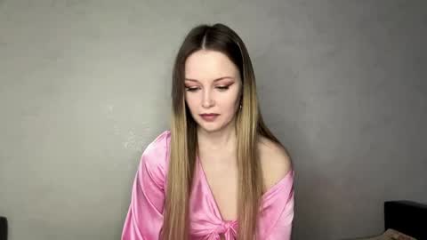 Snapshot of maniemarchitto chatting on April 24, 2026, 3:03 pm Hey there my name is Sarah online show from April 24, 2026, 3:03 pm
