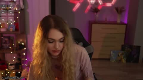 Amelie online show from November 3, 2025, 7:37 pm