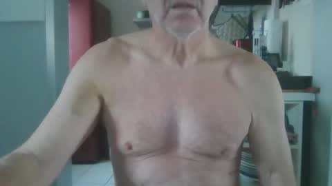 manngrossbite online show from January 6, 2025, 9:08 am