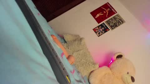 Snapshot of mantis_wine chatting on February 19, 2025, 1:29 am MARY online show from February 19, 2025, 1:29 am