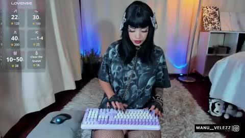 Manu Velez  online show from October 23, 2025, 5:29 am