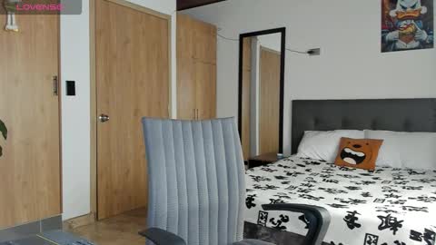 manucute 23  online show from December 13, 2025, 8:04 pm