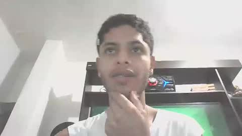 Snapshot of manuel444rl chatting on February 12, 2025, 5:48 pm Manuel RL online show from February 12, 2025, 5:48 pm