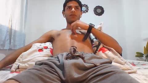 Snapshot of manuel444rl chatting on October 22, 2025, 6:29 pm Manuel RL online show from October 22, 2025, 6:29 pm