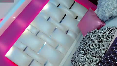 Manuela Kingsley online show from February 26, 2025, 8:44 pm