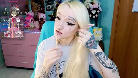 Manuela online show from December 4, 2024, 8:18 pm